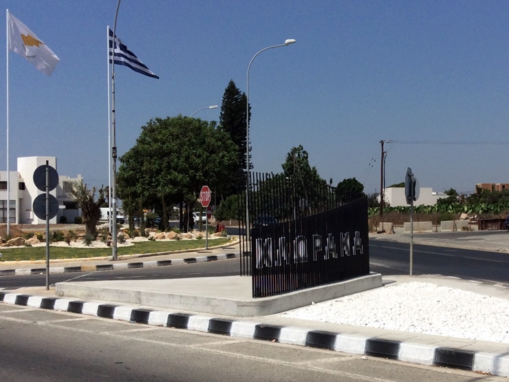 [:en]Construction of the signage at the entrance of the community of Chlorakas by the students of the Department of Architecture